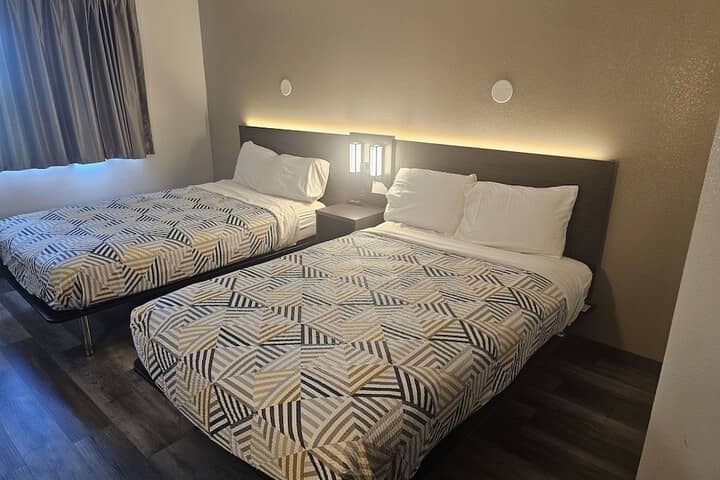 Room 5 of 40