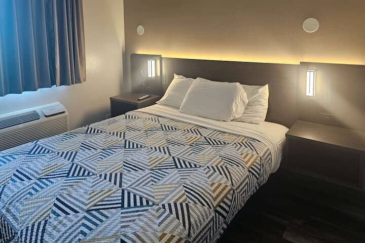 Room 15 of 40