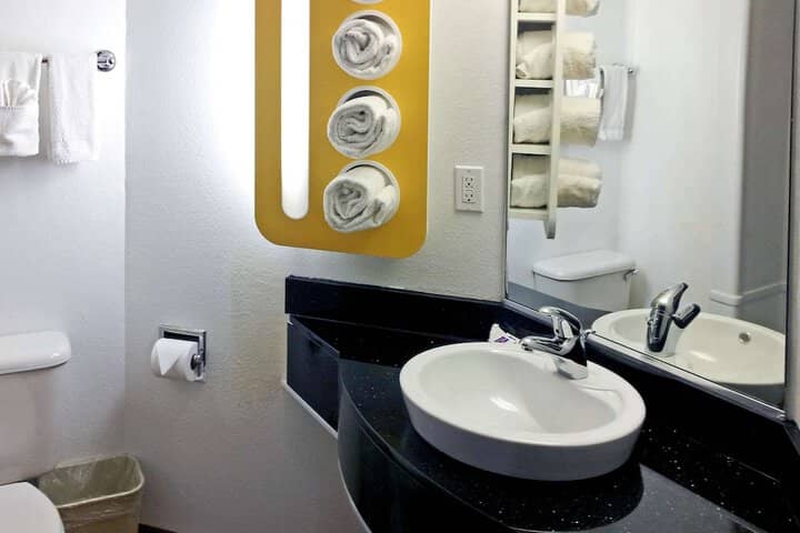 Room 18 of 40