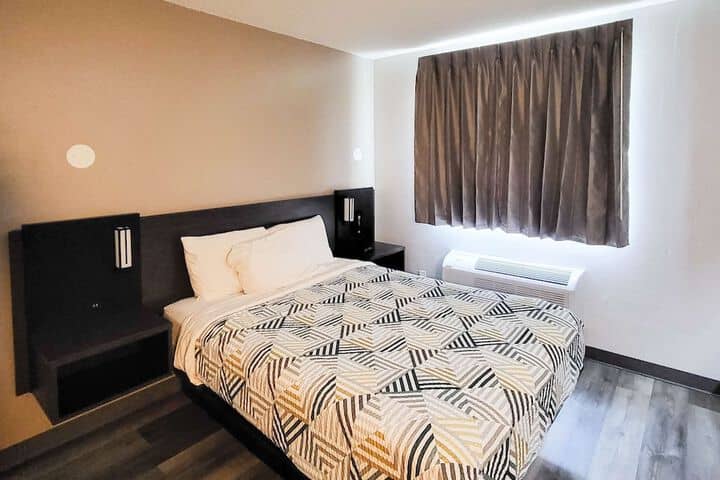 Room 8 of 40
